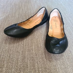 Black ballet flats